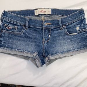 Women’s shorts- Hollister size 3 fit like 1